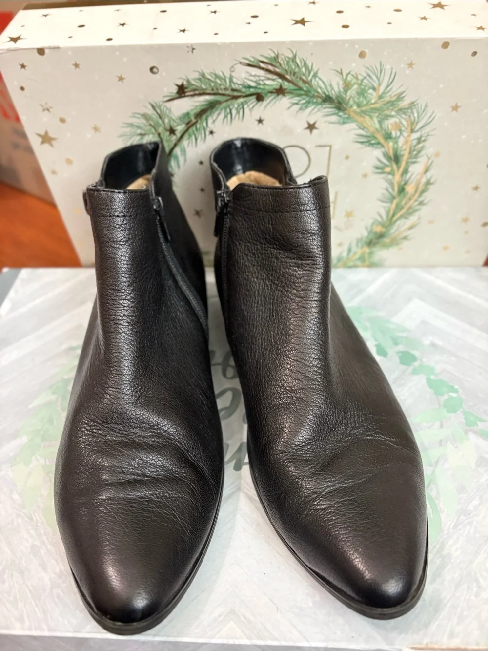 Naturalizer Black Leather Pointed Toe Ankle Booties with Side Zips
